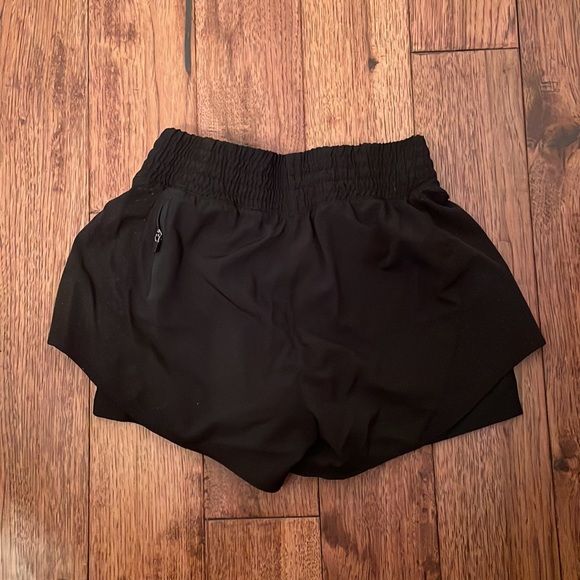 Black women’s double-layer athletic shorts - Picture 2 of 2